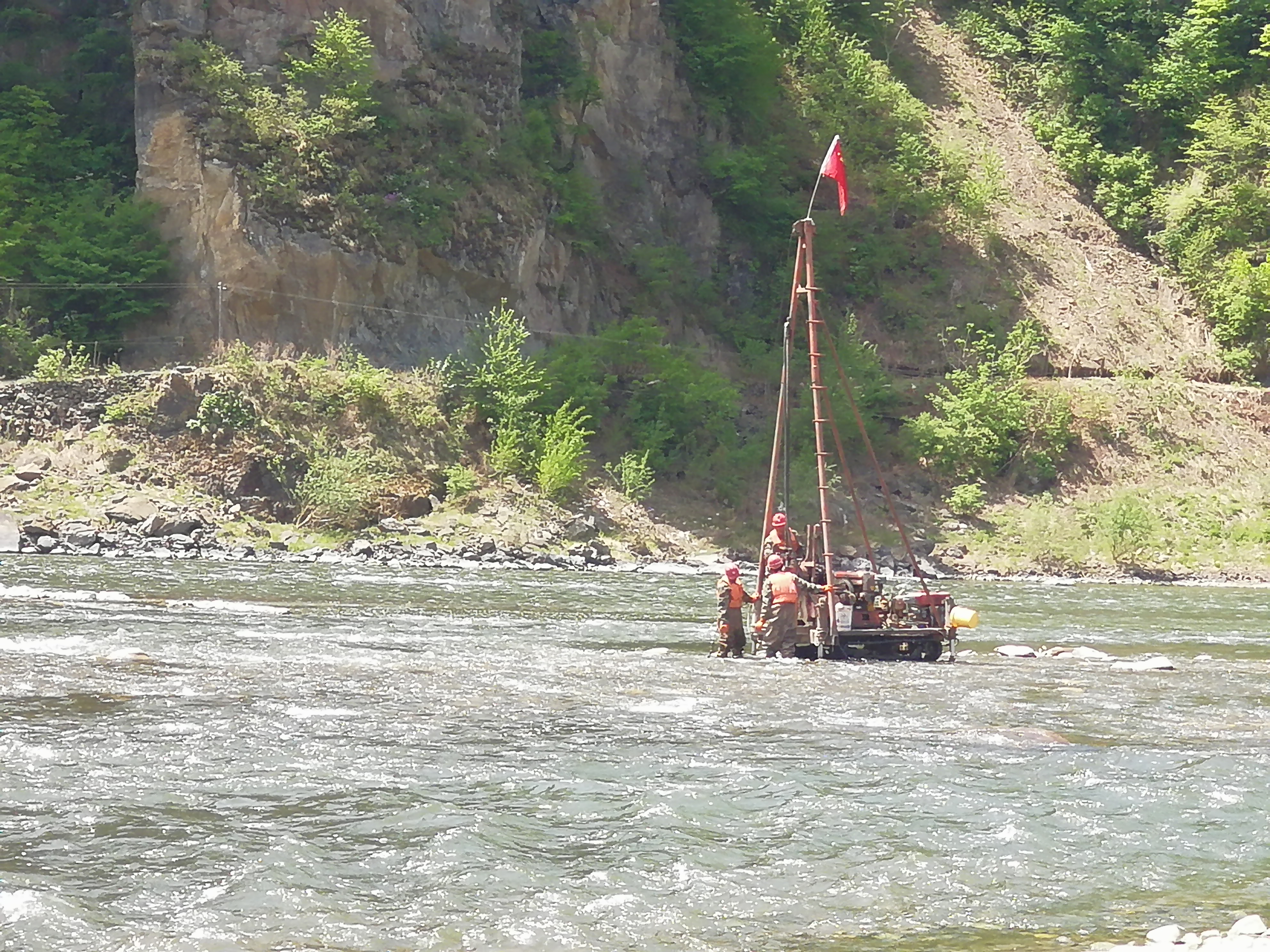 2、鸭绿江八道沟至云峰大坝段航道工程勘察项目.jpg
